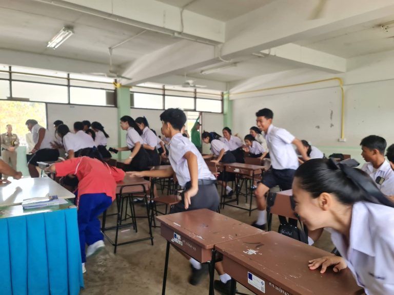 (หนี ซ่อน สู้)