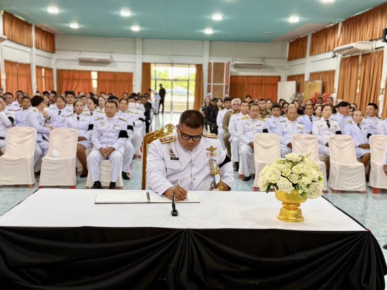 พิธีถวายน้ำสรงพระศพเบื้องหน้าพระรูปสมเด็จพระเจ้าลูกเธอ เจ้าฟ้าพัชรกิติยาภา นเรนทิราเทพยวดี กรมหลวงราชสาริณีสิริพัชร มหาวัชรราชธิดา และลงนามถวายอาลัย น้อมรำลึกในพระกรุณาธิคุณ