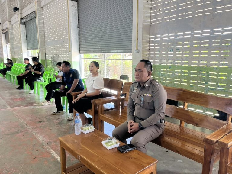 บรรยายให้ความรู้เกี่ยวกับโทษภัยของยาเสพติดให้แก่นักเรียน